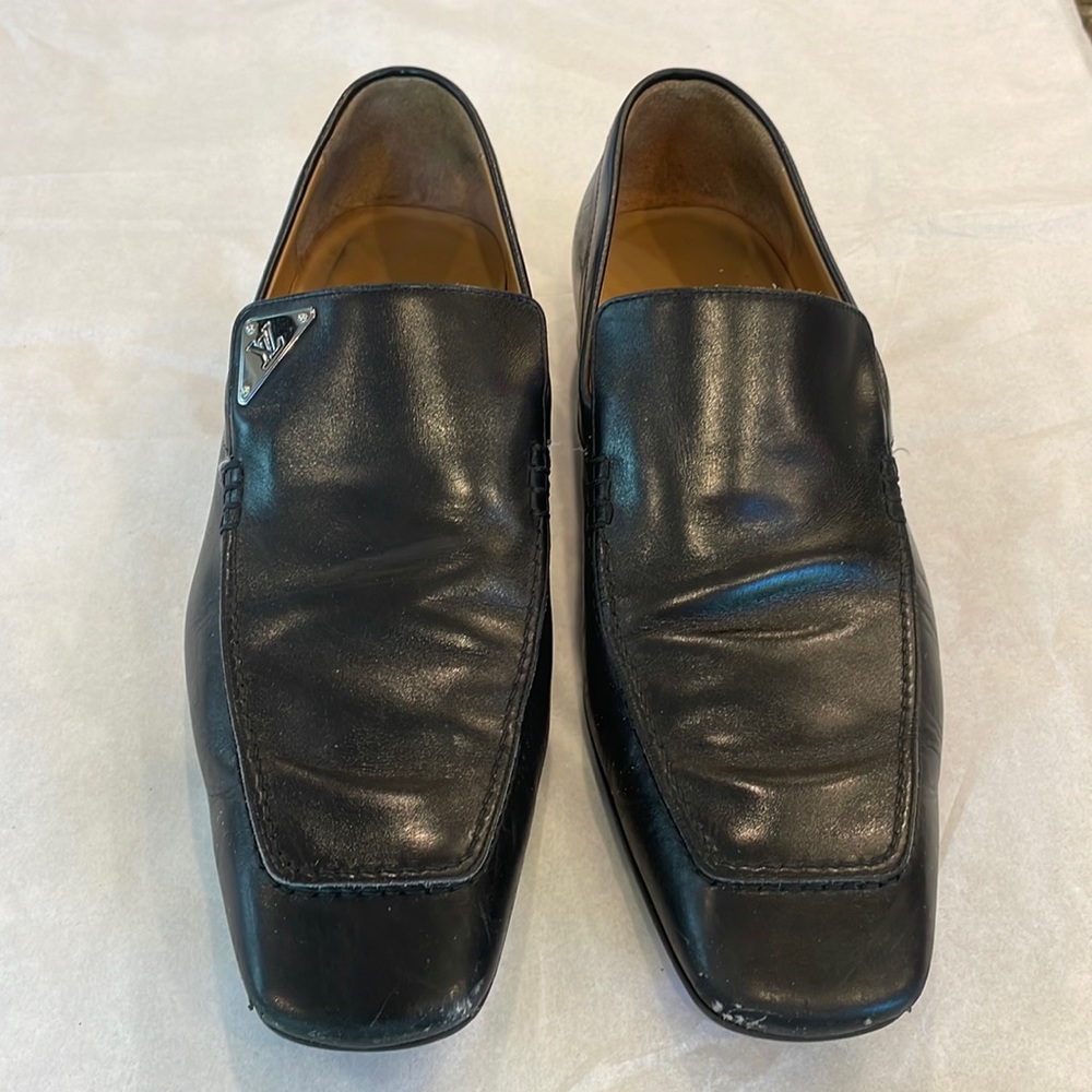 Luis Vuitton black leather slip on